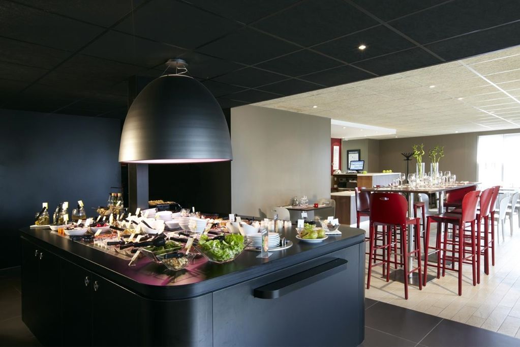 Hotel Campanile Cholet Restaurante foto
